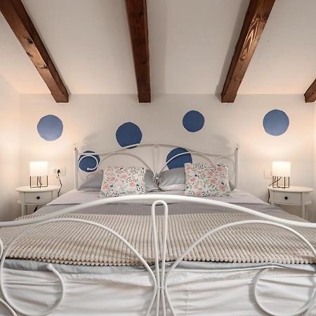 Relax In 2 Bedroom App In Old Town W/Ac And Wifi Rovinj Zewnętrze zdjęcie
