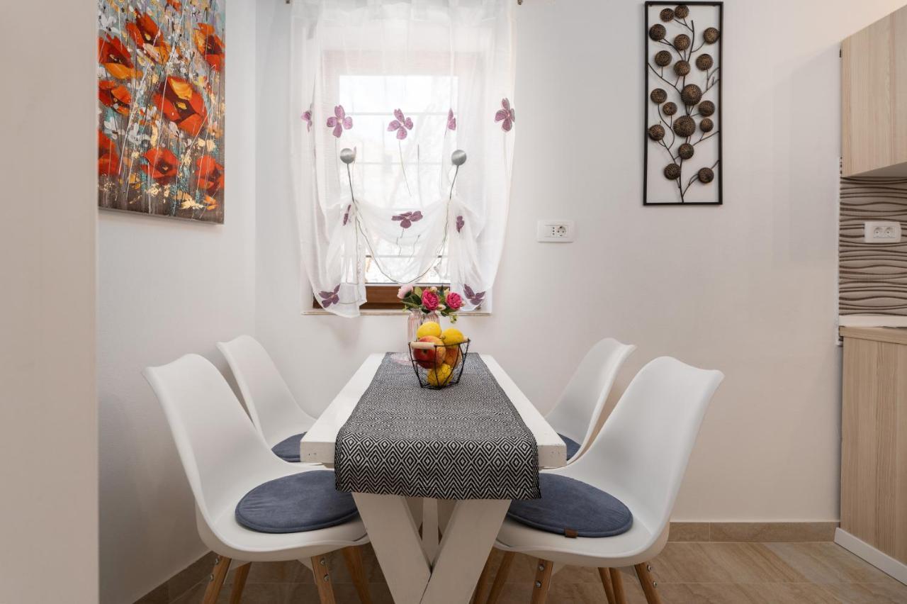 Relax In 2 Bedroom App In Old Town W/Ac And Wifi Rovinj Zewnętrze zdjęcie