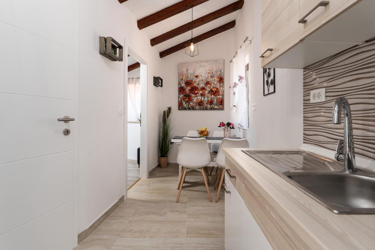 Relax In 2 Bedroom App In Old Town W/Ac And Wifi Rovinj Zewnętrze zdjęcie