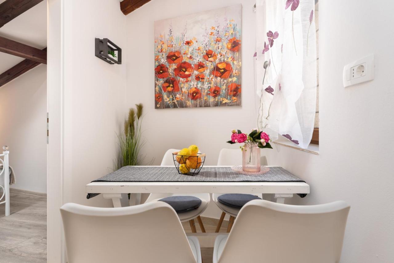 Relax In 2 Bedroom App In Old Town W/Ac And Wifi Rovinj Zewnętrze zdjęcie