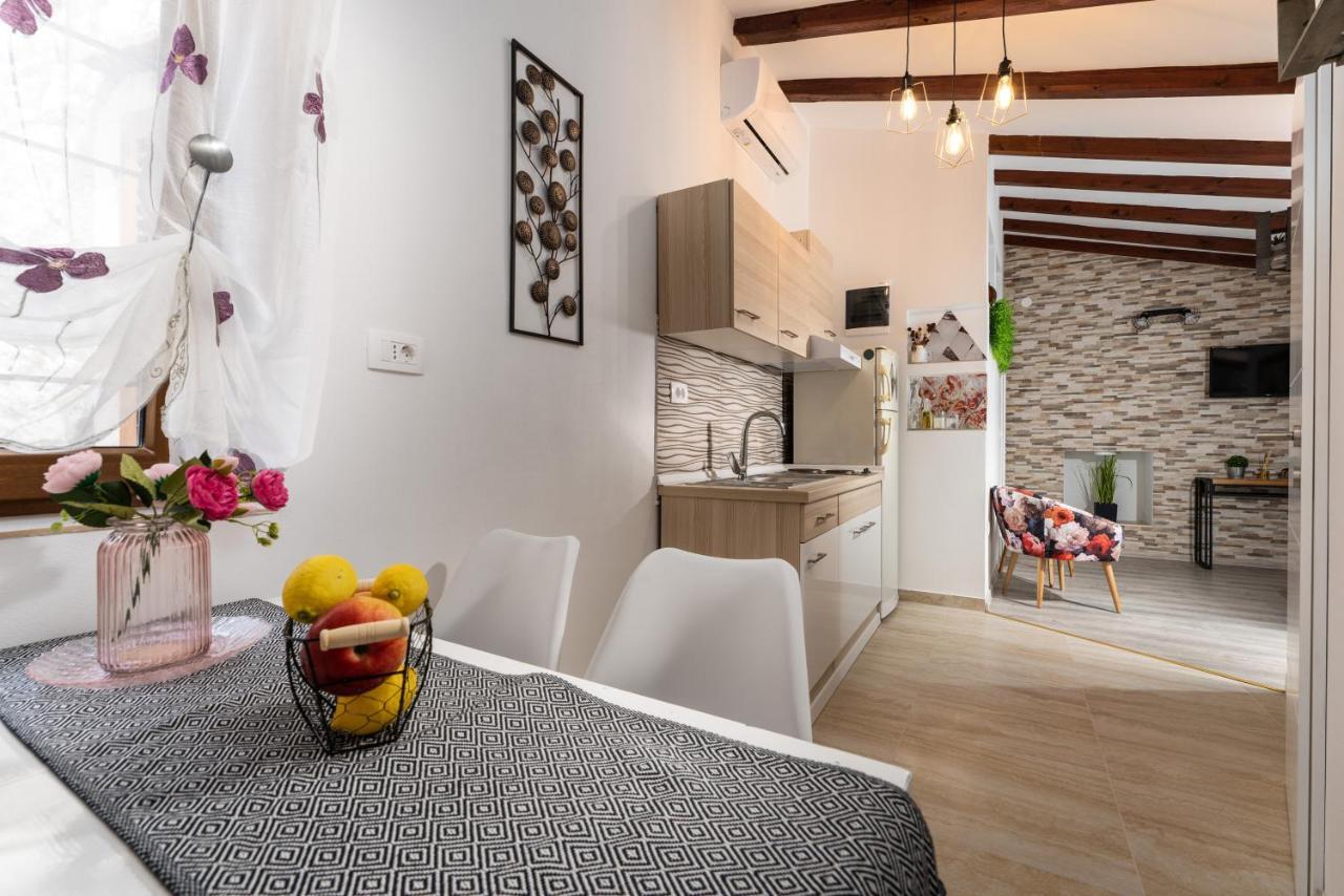 Relax In 2 Bedroom App In Old Town W/Ac And Wifi Rovinj Zewnętrze zdjęcie