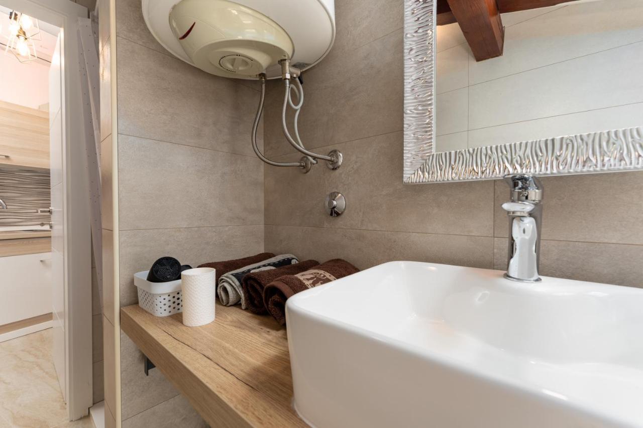 Relax In 2 Bedroom App In Old Town W/Ac And Wifi Rovinj Zewnętrze zdjęcie
